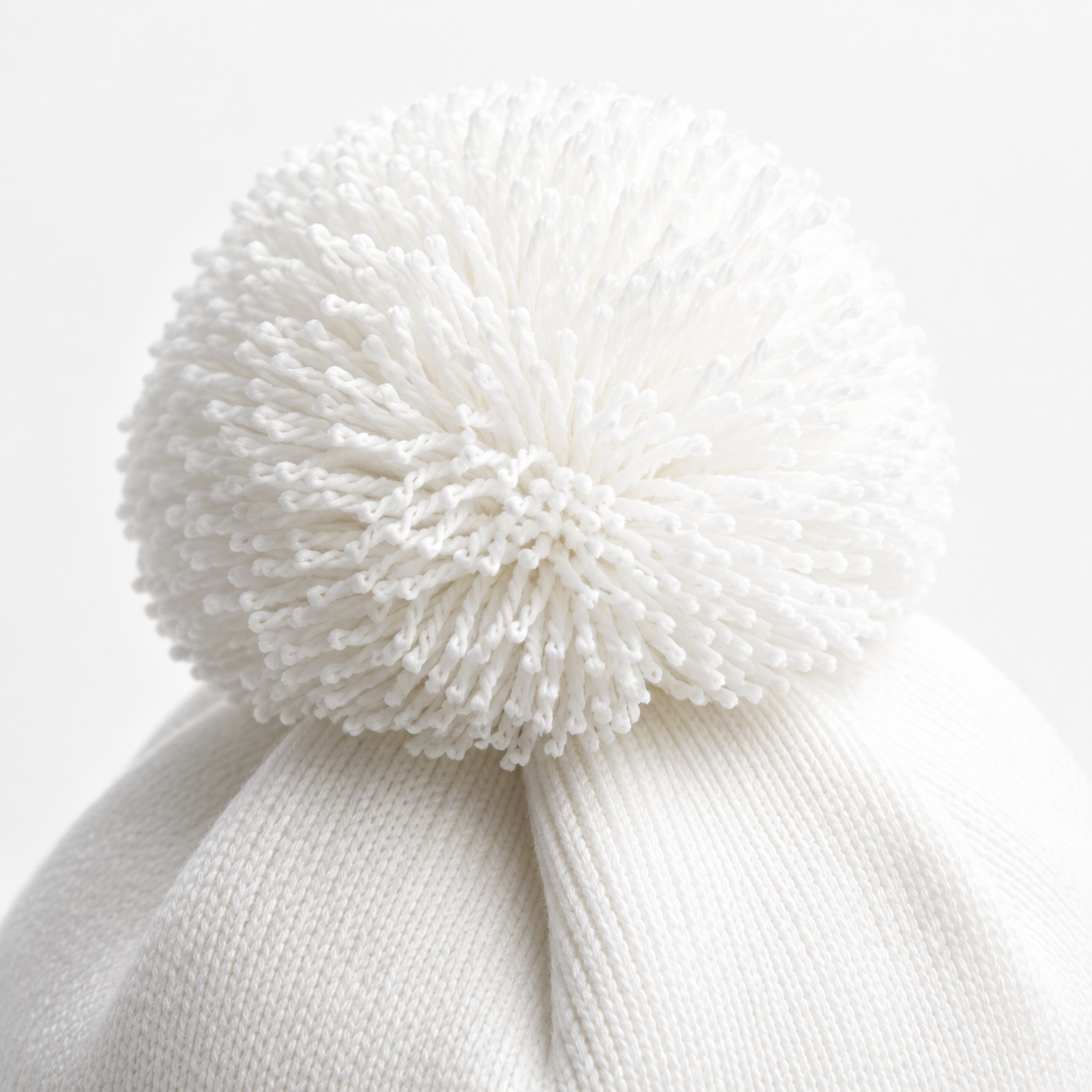 Skyra - Pom Pom Beanie
